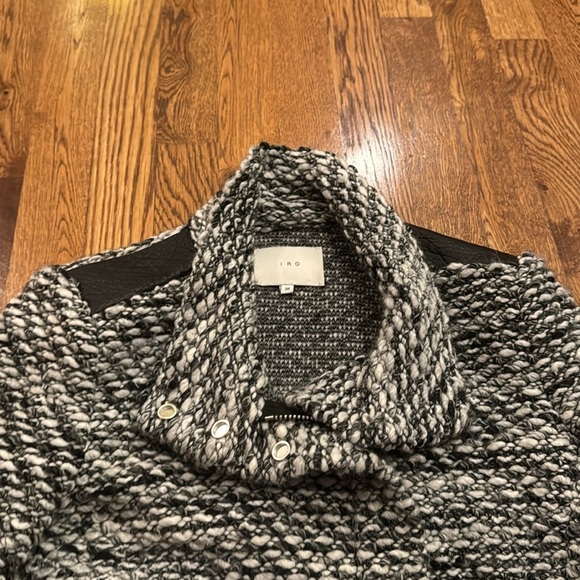 IRO Woman’s Black & White Cropped Tweed Cowl Neck Jacket Size 38 /Size 6 - Picture 3 of 8